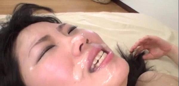  Yuzuha Takeuchi brunette bimbo blows cock on cam